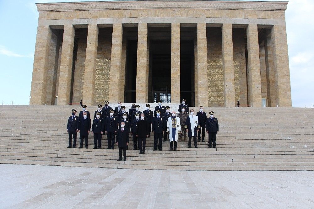 Emniyet Teşkilatı'ndan Anıtkabir'e ziyaret