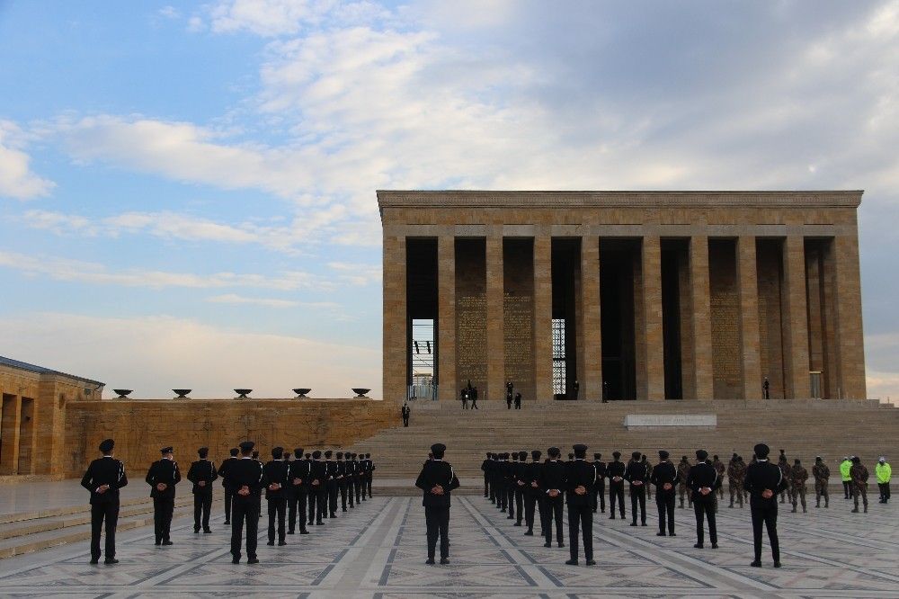 Emniyet Teşkilatı'ndan Anıtkabir'e ziyaret