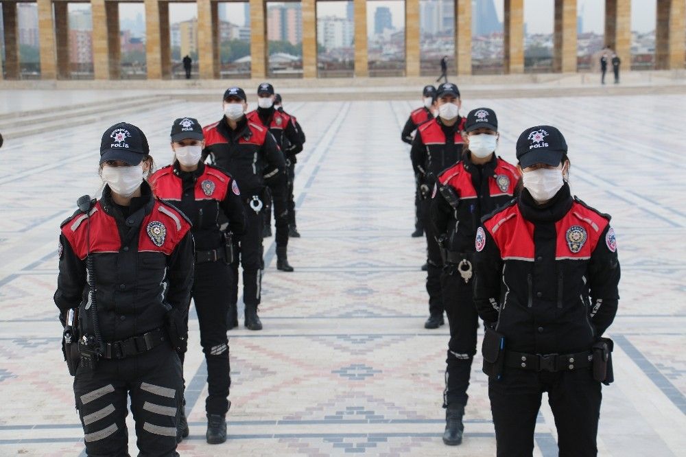 Emniyet Teşkilatı'ndan Anıtkabir'e ziyaret