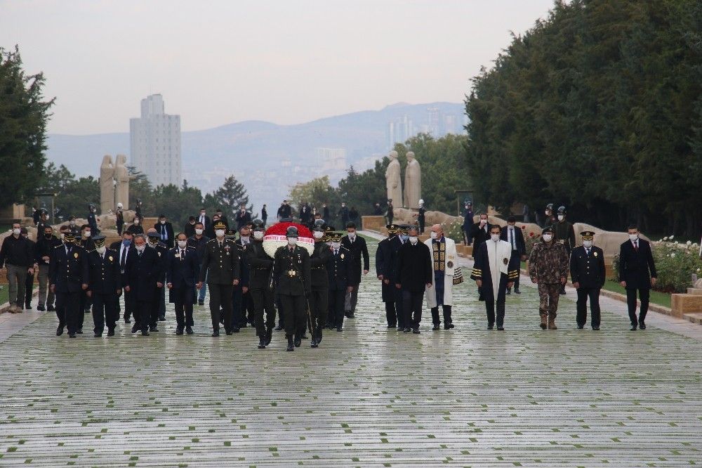 Emniyet Teşkilatı'ndan Anıtkabir'e ziyaret