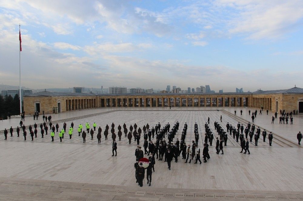 Emniyet Teşkilatı'ndan Anıtkabir'e ziyaret
