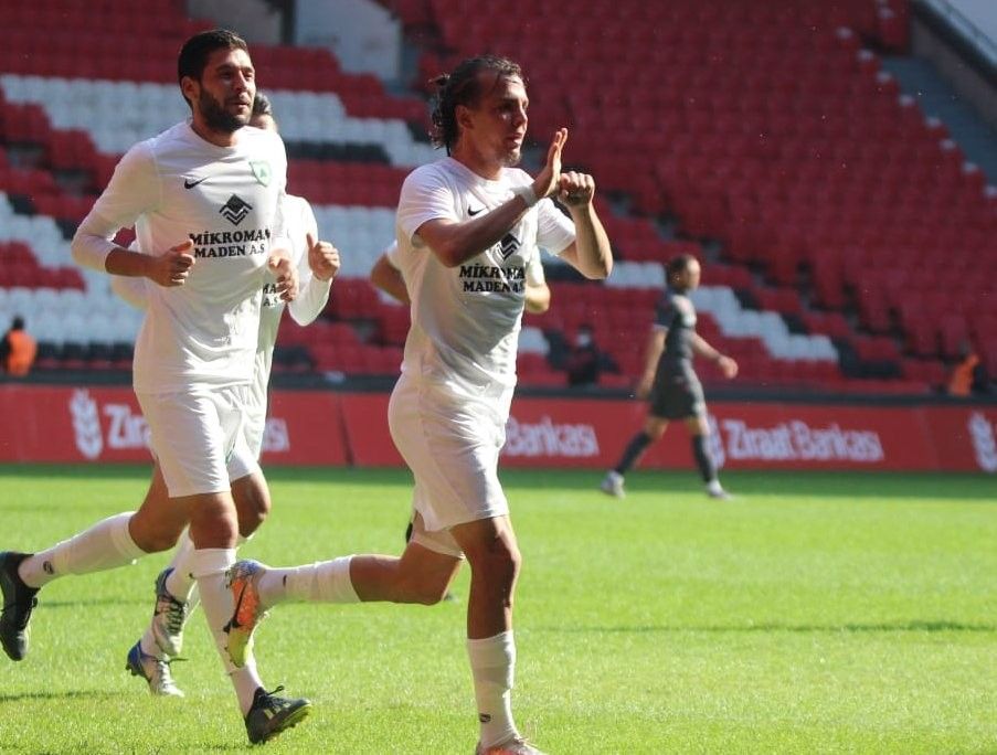 Enkazdan kurtarılma anı Muğlaspor'un gol sevincine yansıdı