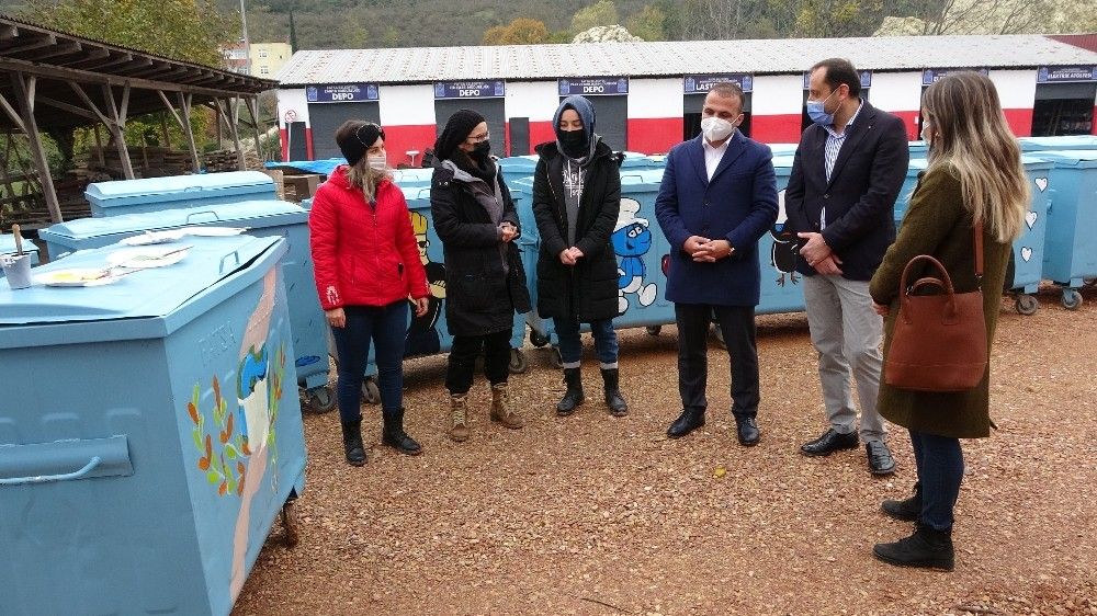 Fatsa'da çöp konteynırları çiçek açtı