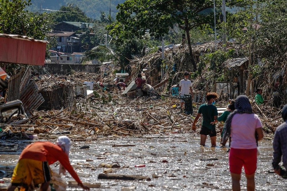 Filipinler'i vuran tayfunda ölü sayısı 42'ye yükseldi