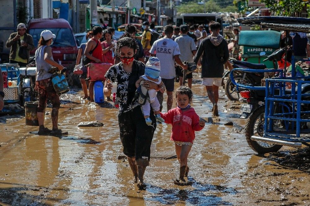 Filipinler'i vuran tayfunda ölü sayısı 42'ye yükseldi