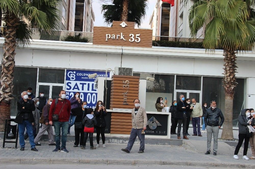 Film seyreder gibi yıkımı izlediler