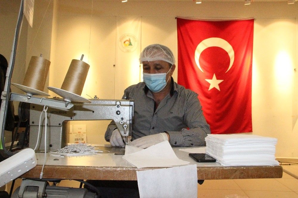 İzmir için maske üretimi yapılıyor