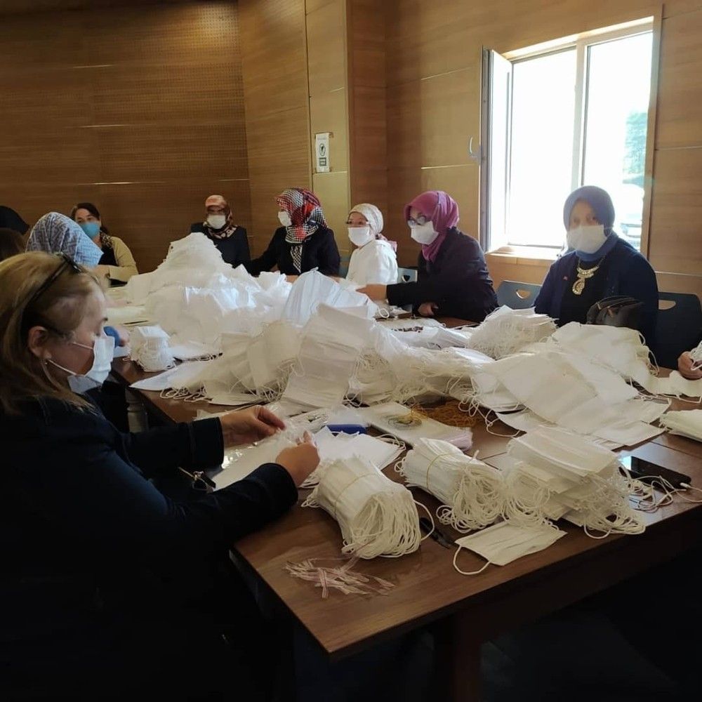 İzmir için maske üretimi yapılıyor