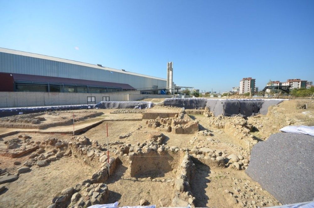 İzmir'de 8200 yıl öncesine ait "Ana Tanrıça" heykelciği bulundu