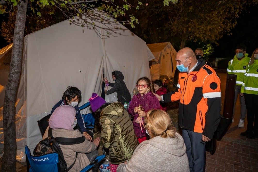 İzmir'de son çadır da bugün kaldırıldı