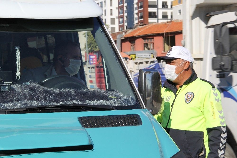 İzmir'de toplu taşıma araçlarında korona denetimi