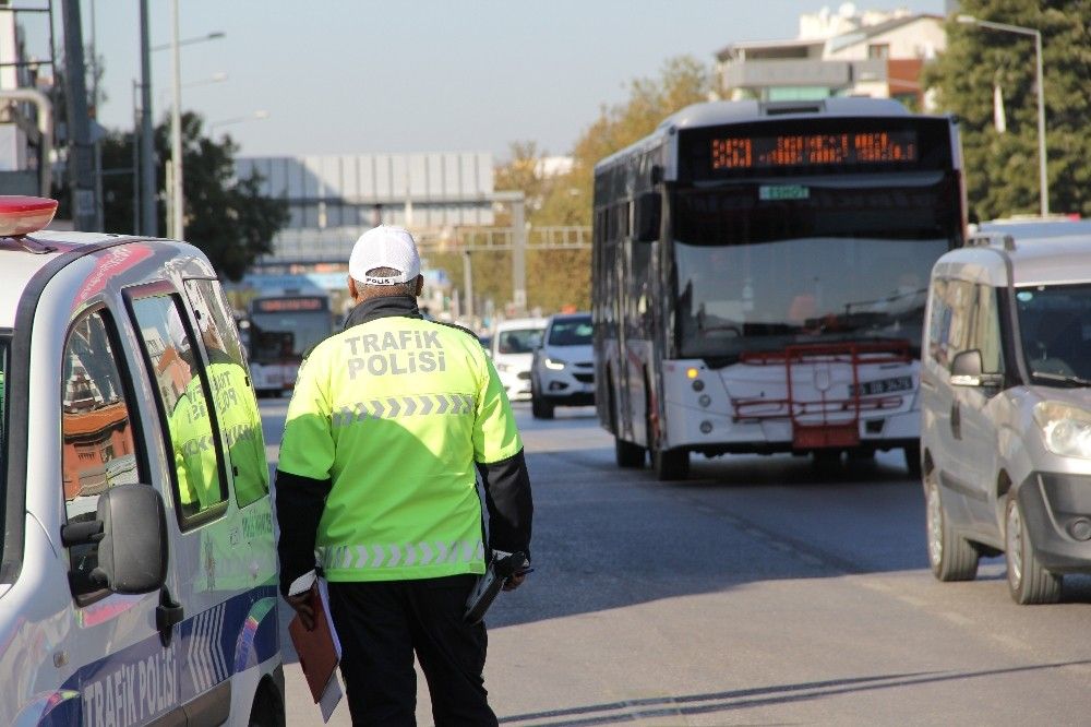 İzmir'de toplu taşıma araçlarında korona denetimi
