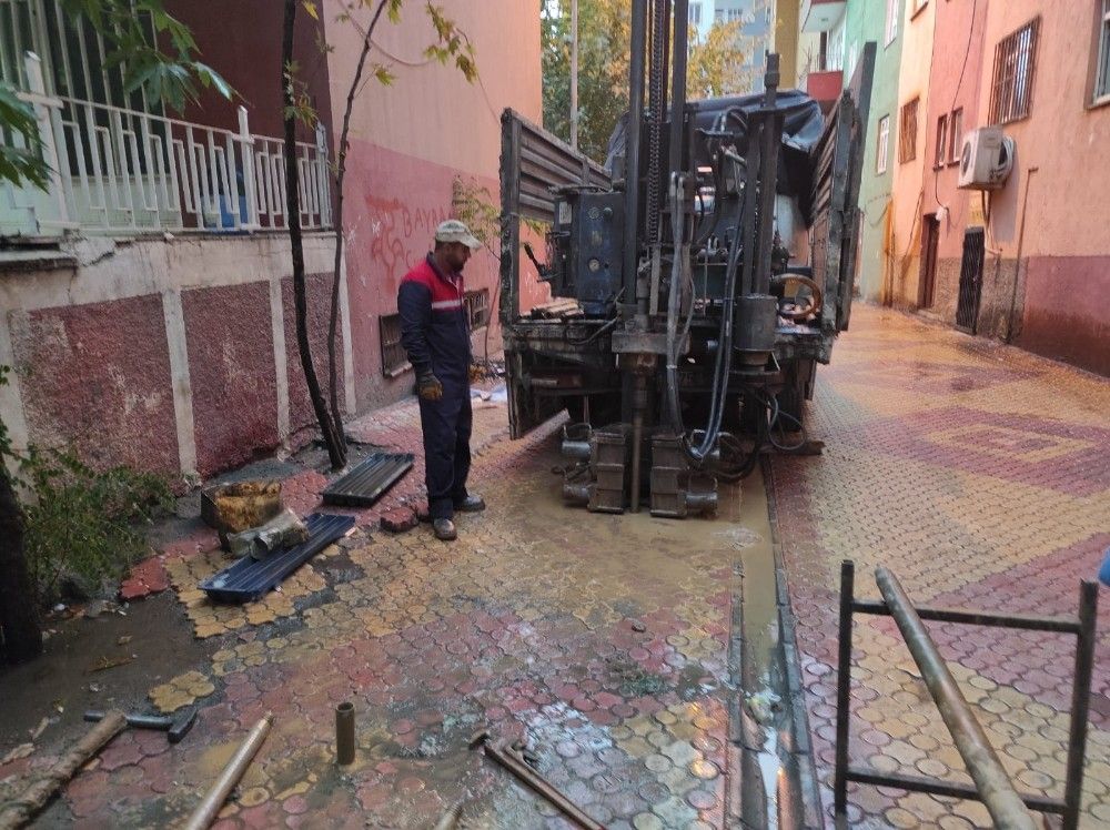 İzmir'de vatandaşlar binalarına sağlamlık testi yaptırıyor