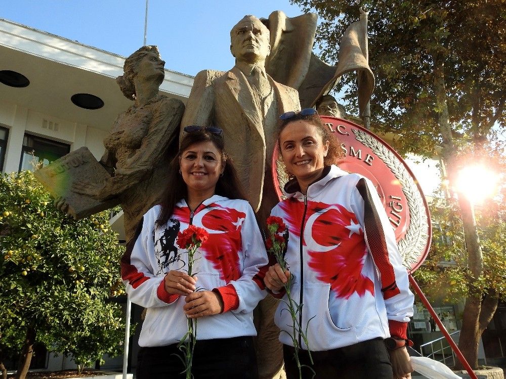 İzmir'in ilçelerinde saat 09.05'te hayat durdu