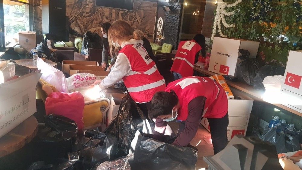 Kulalı kardeşler, mekanını depremzedeler ve AFAD için açtı