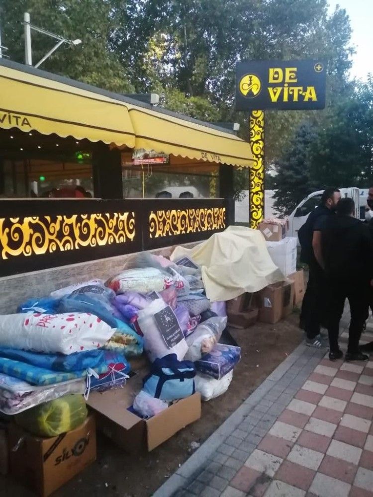 Kulalı kardeşler, mekanını depremzedeler ve AFAD için açtı