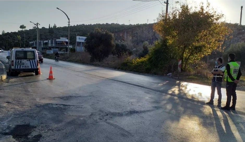 Kuşadası'nda kaçak tur ve koronavirüs denetimi