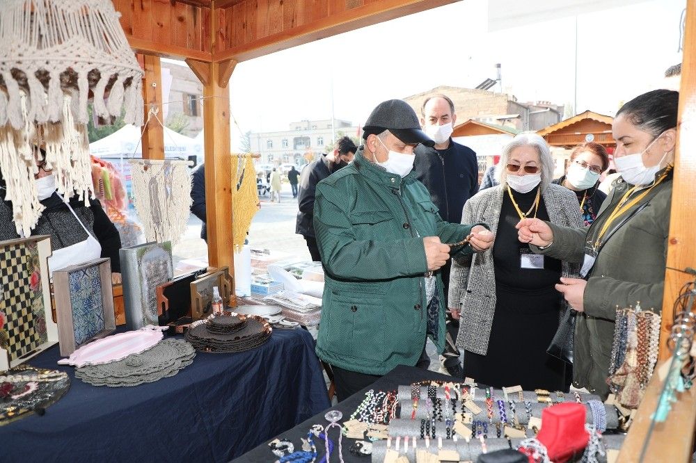 Maharetli Eller Kadın Üretici Pazarı'na yoğun ilgi