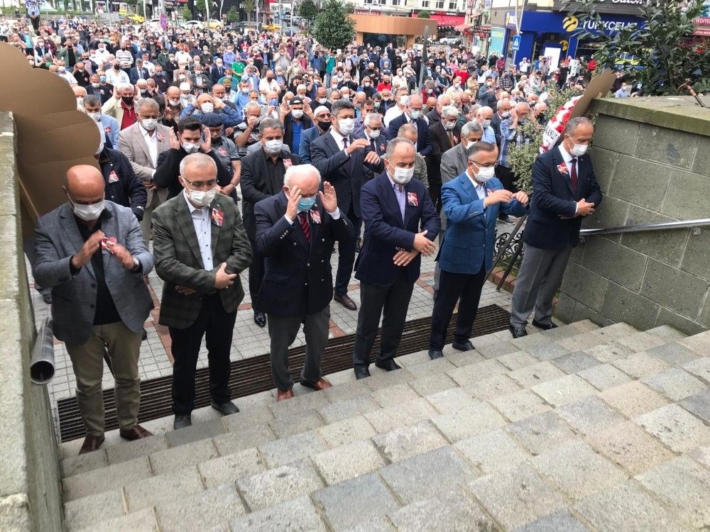 Mesut Yılmaz için Rize'de gıyabi cenaze namazı