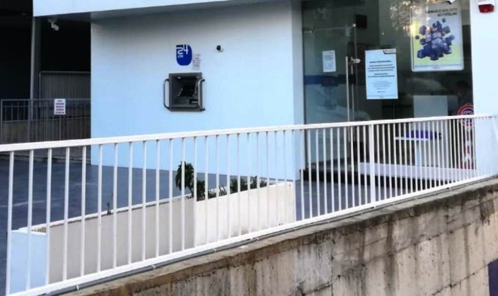 Müdür ve iki personel pozitif çıktı, banka şubesi kapatıldı