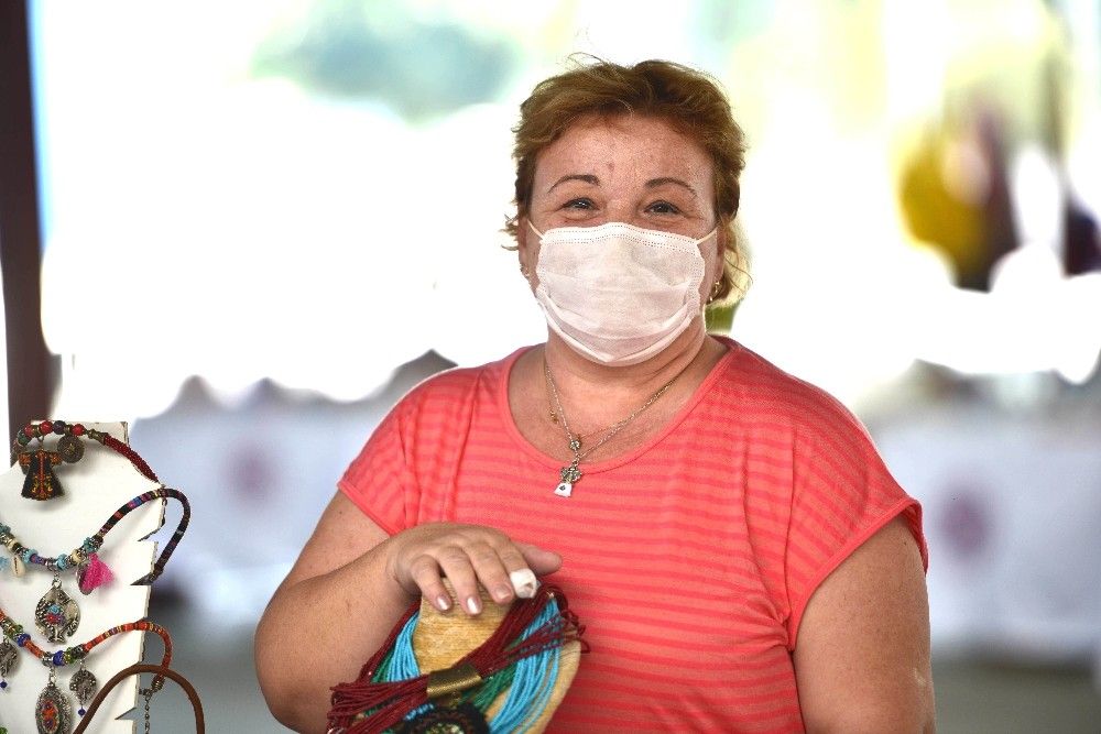 Muratpaşa Belediyesi'nin Üreten Eller Pazarına yoğun ilgi