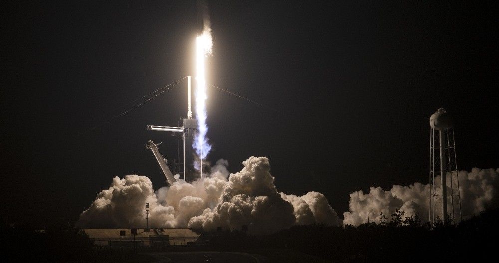 NASA ve SpaceX, 4 astronotu uzaya gönderdi