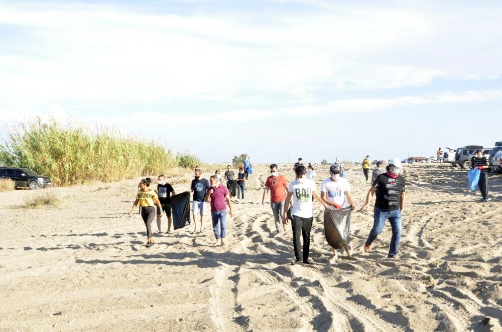 Off Road üyeleri caretta carettaların yuvalama alanını temizledi