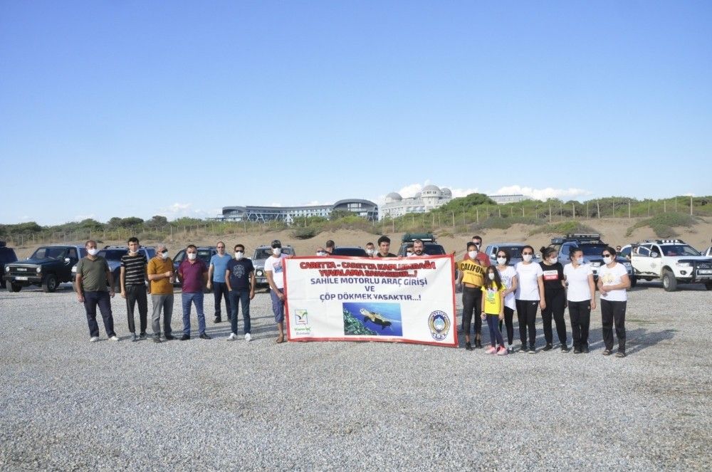 Off Road üyeleri caretta carettaların yuvalama alanını temizledi