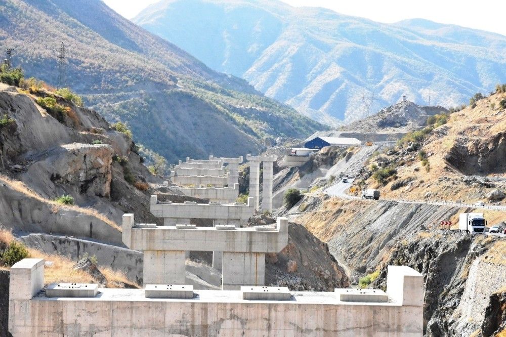 Osman Gazi Köprüsü tekniğiyle Bitlis'te viyadük yapılıyor