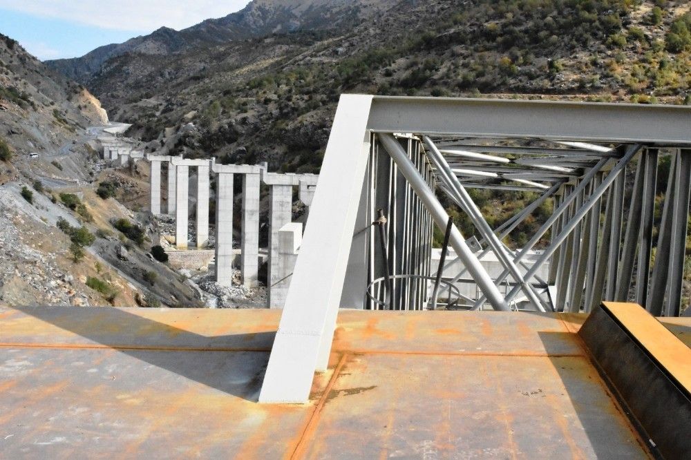 Osman Gazi Köprüsü tekniğiyle Bitlis'te viyadük yapılıyor