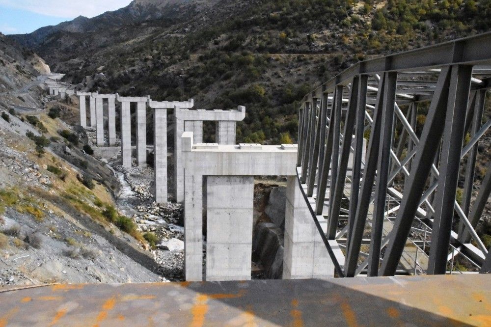 Osman Gazi Köprüsü tekniğiyle Bitlis'te viyadük yapılıyor
