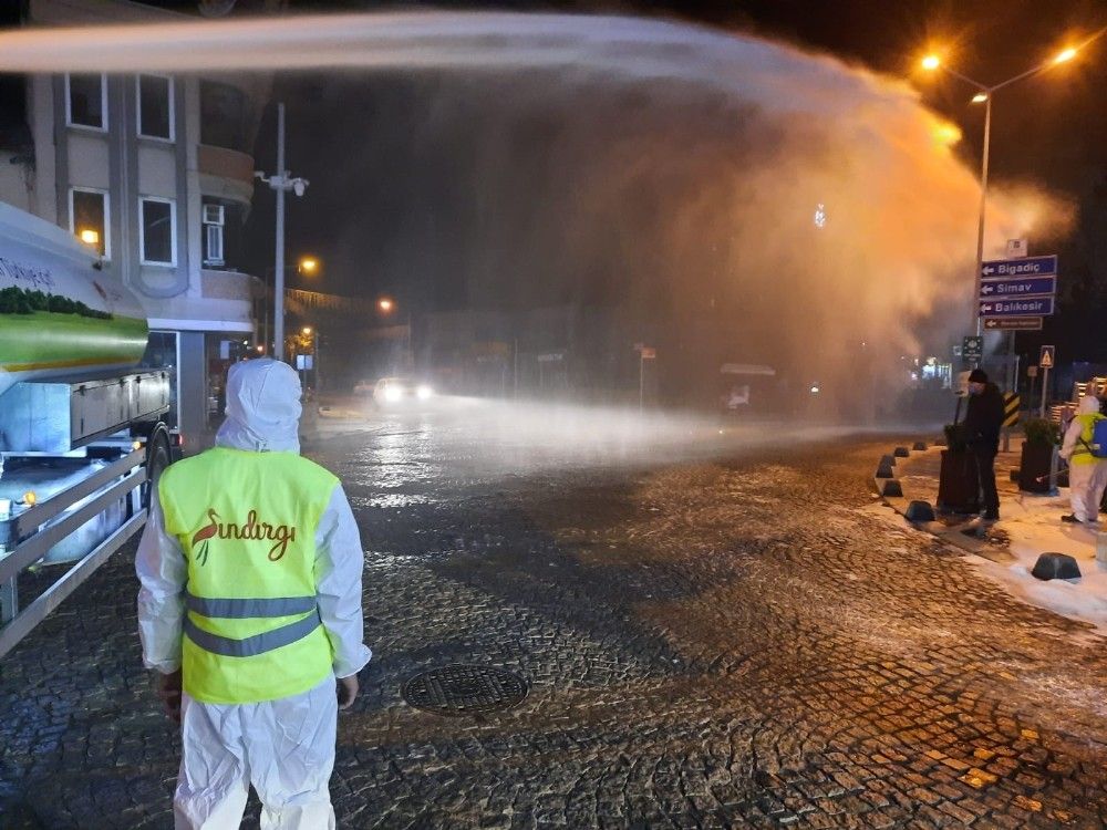 Sındırgı, koronaya karşı köpük köpük yıkanıyor