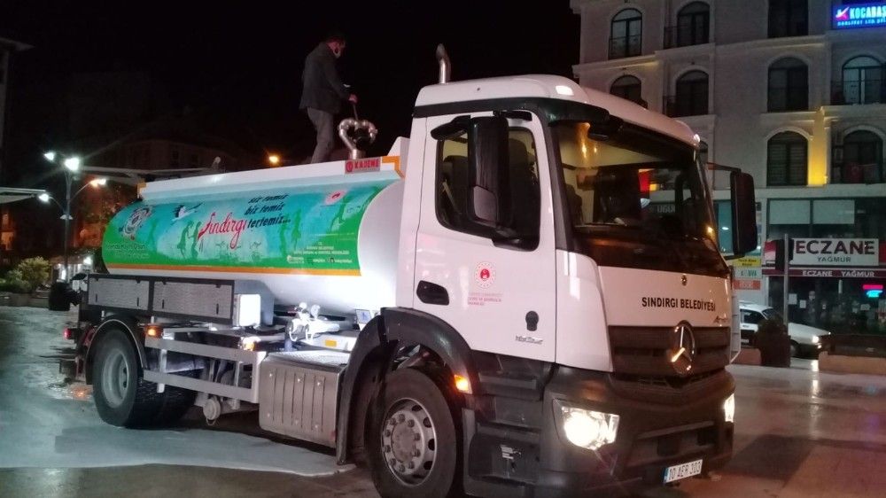 Sındırgı, koronaya karşı köpük köpük yıkanıyor