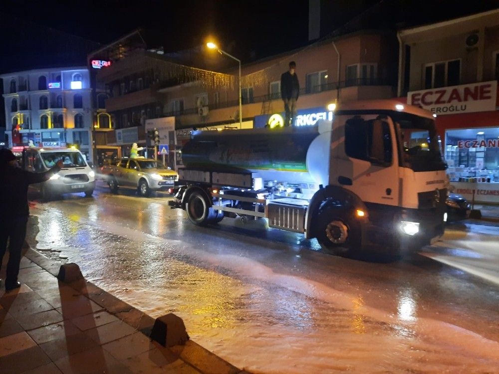 Sındırgı, koronaya karşı köpük köpük yıkanıyor