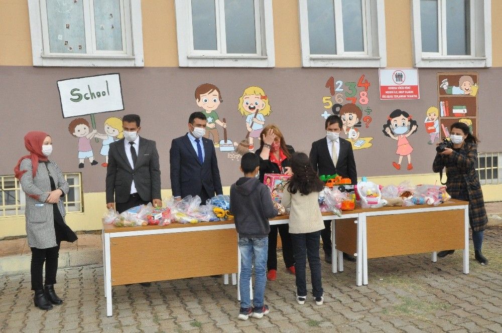 Şırnaklı çocuklar oyuncaklarını İzmirli depremzede çocuklara gönderdi