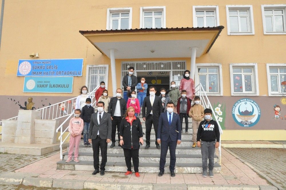 Şırnaklı çocuklar oyuncaklarını İzmirli depremzede çocuklara gönderdi