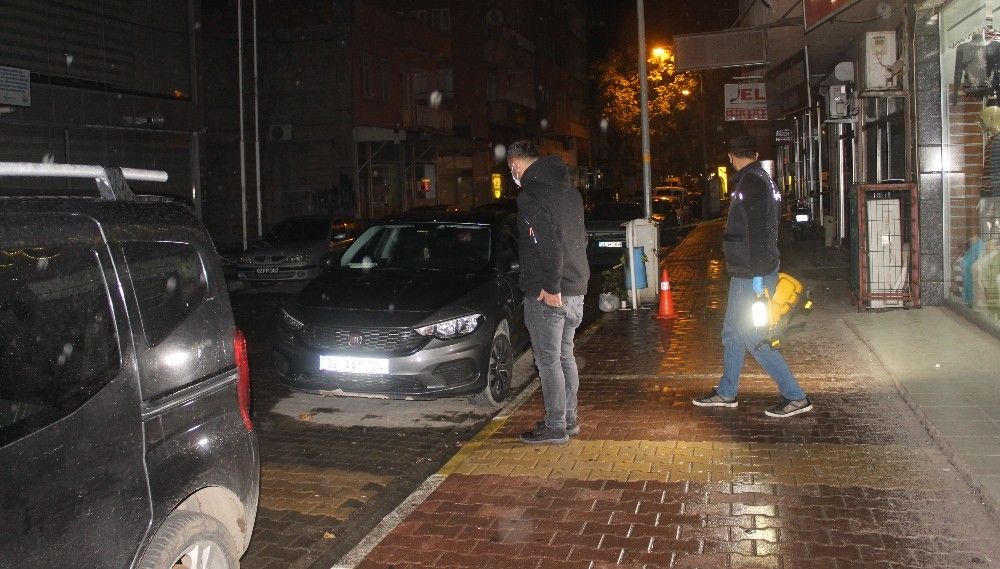 Sokak ortasında bacağından vuruldu