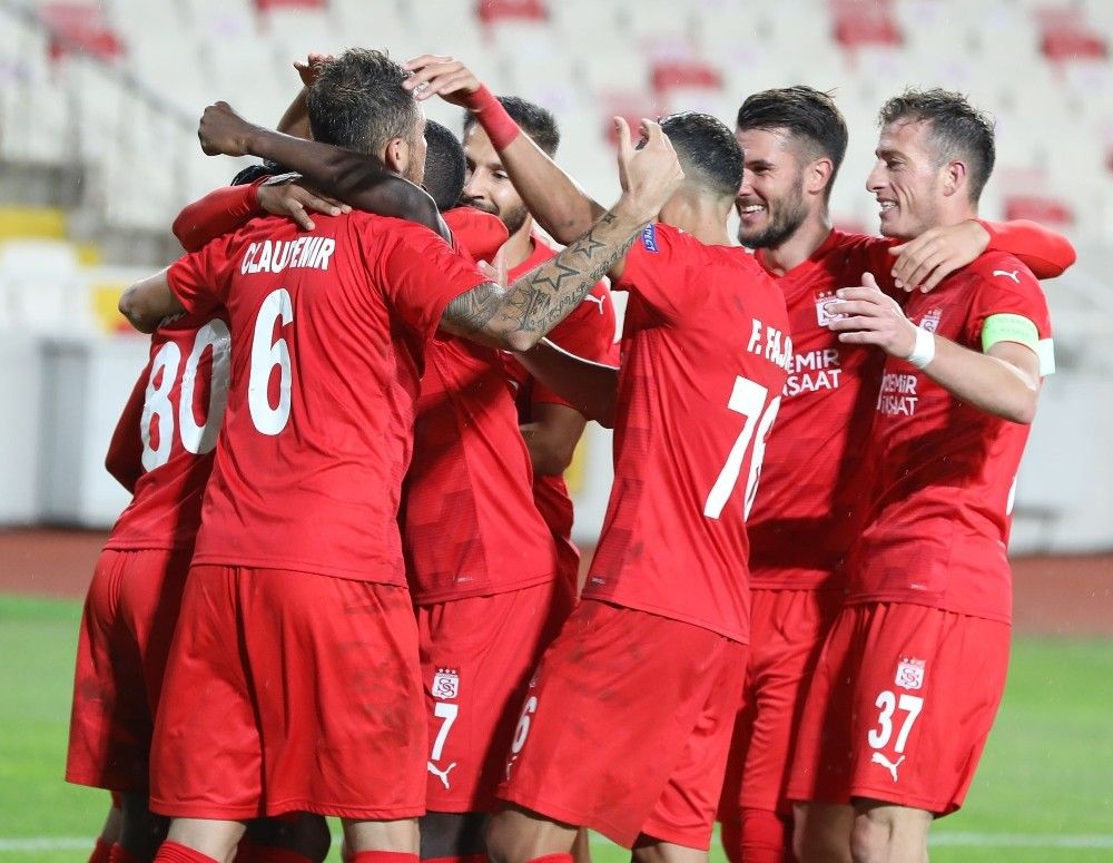 Spor Kulüpleri Sivasspor'u tebrik etti