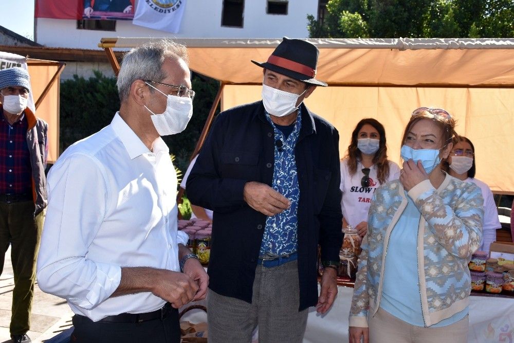 Tarsus'taki yeryüzü pazarı, renkli görüntülere sahne oluyor