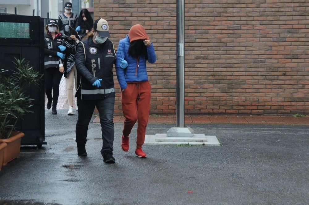 Yabancı uyruklu kadınlara zorla fuhuş yaptırdılar...16 gözaltı