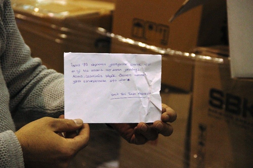 Yardım kolilerindeki duygulandıran notlar