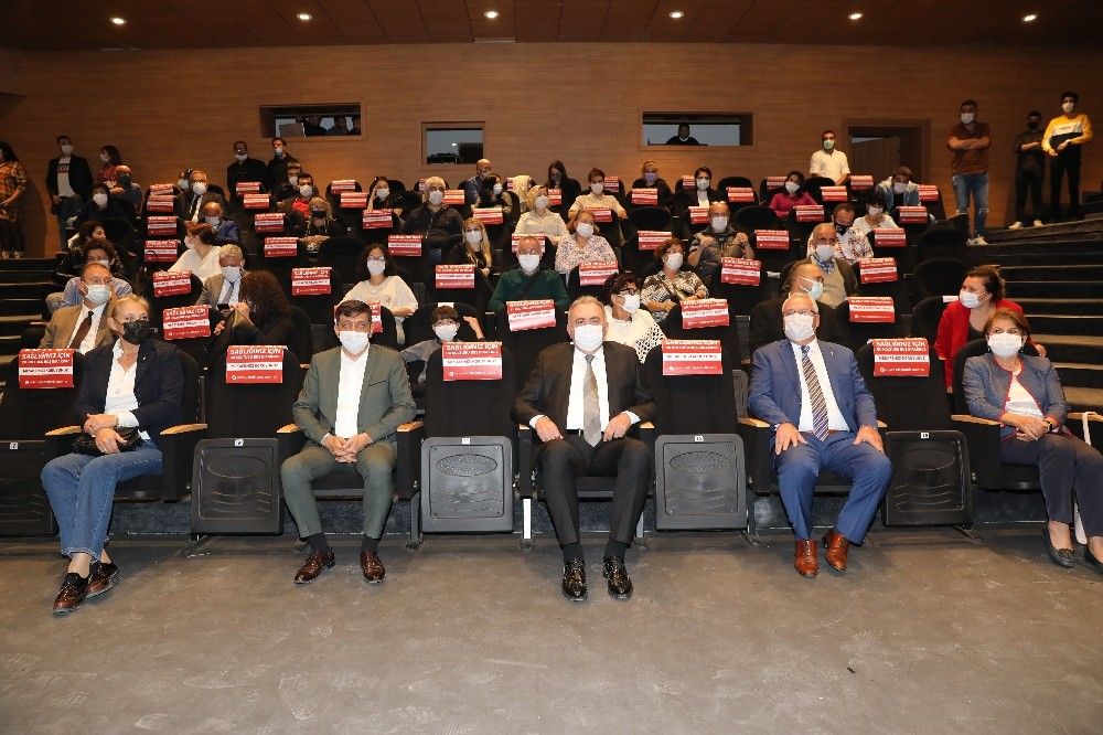 Yıldız Kenter Sahnesi 'Takıntılar' oyunuyla 'Perde' dedi