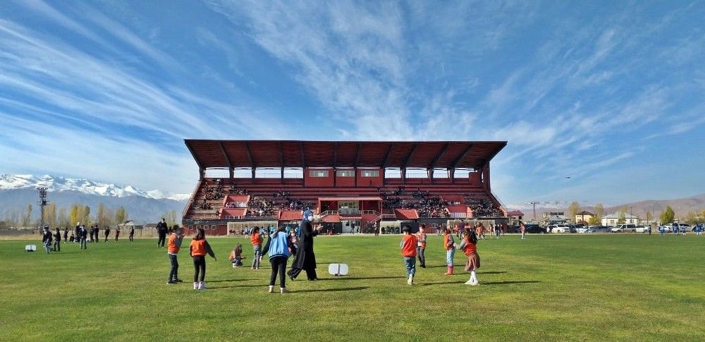 Yüksekova'da temassız oyunlar şöleni