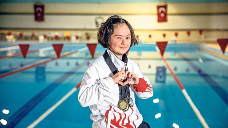 'Deniz kızı' İrem engellere bir bir kulaç atıyor