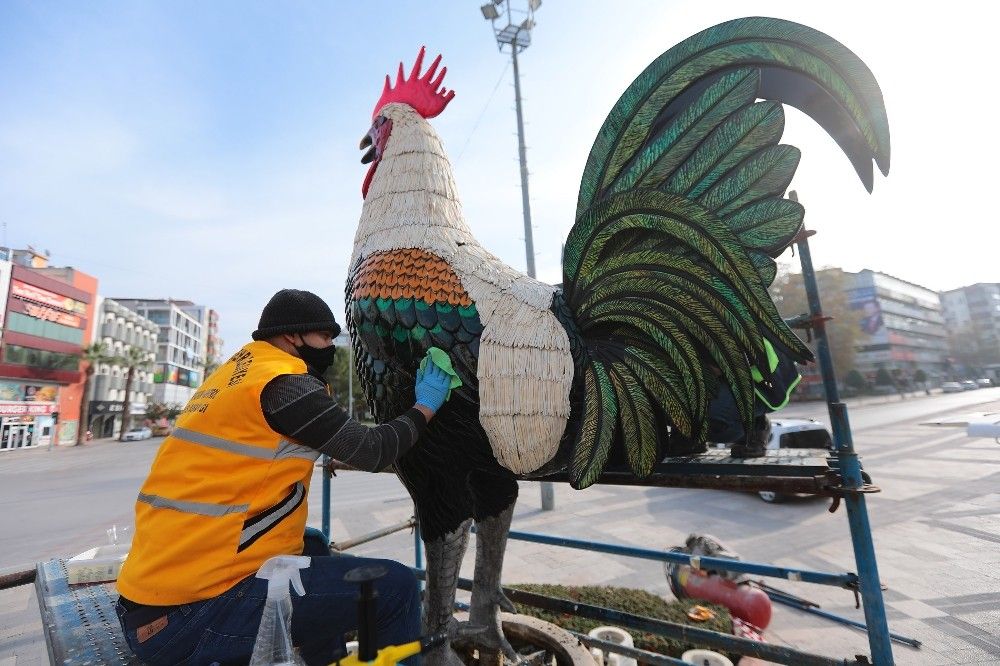 7 bin parçadan oluşan cam horoza bakım