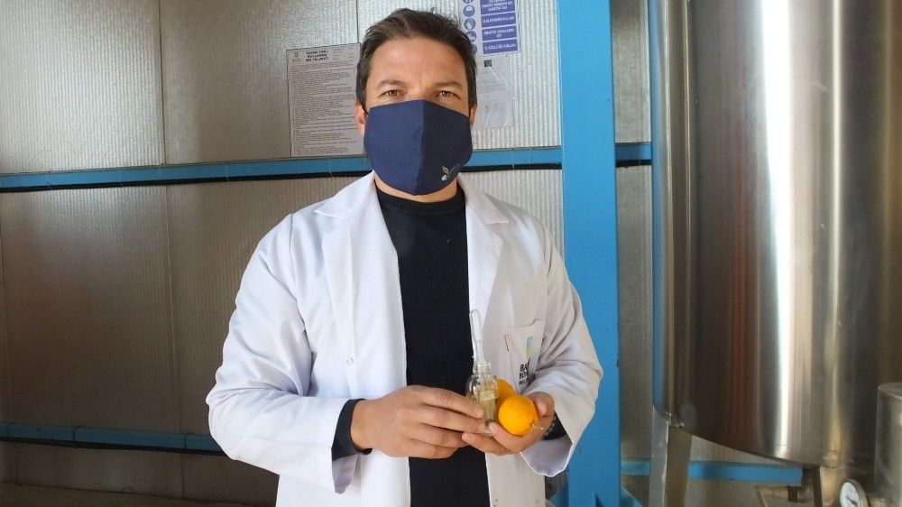 Atık mandalinalar kolonya oldu