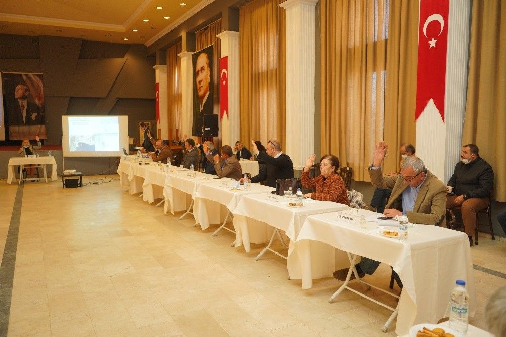 Ayvalık Belediye meclisinden esnafa 3 aylık Covid-19 desteği