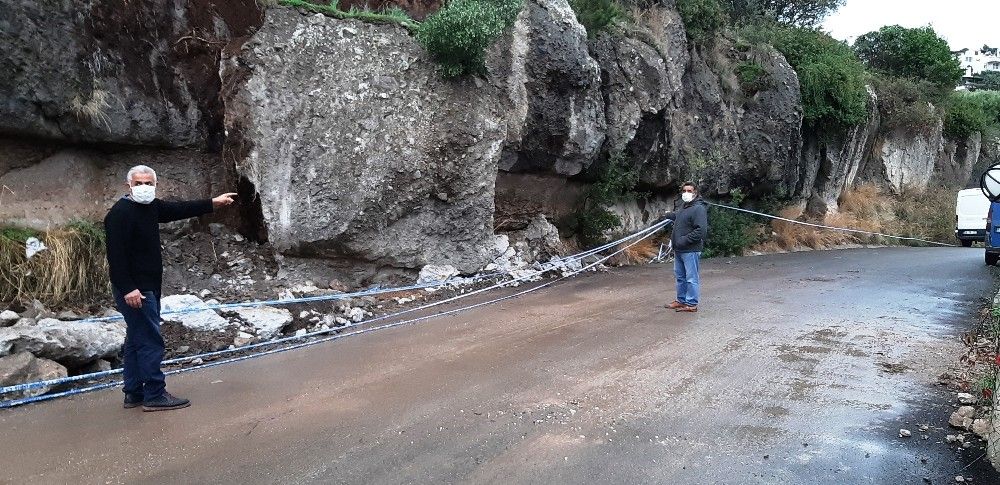 Bodrum'da tonlarca ağırlıktaki dev kaya parçası yola düştü