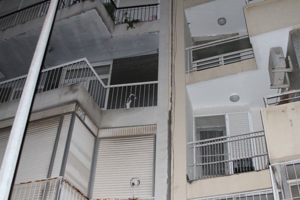 Depremden bu yana kayıp kedisine 42 gün sonra kavuştu