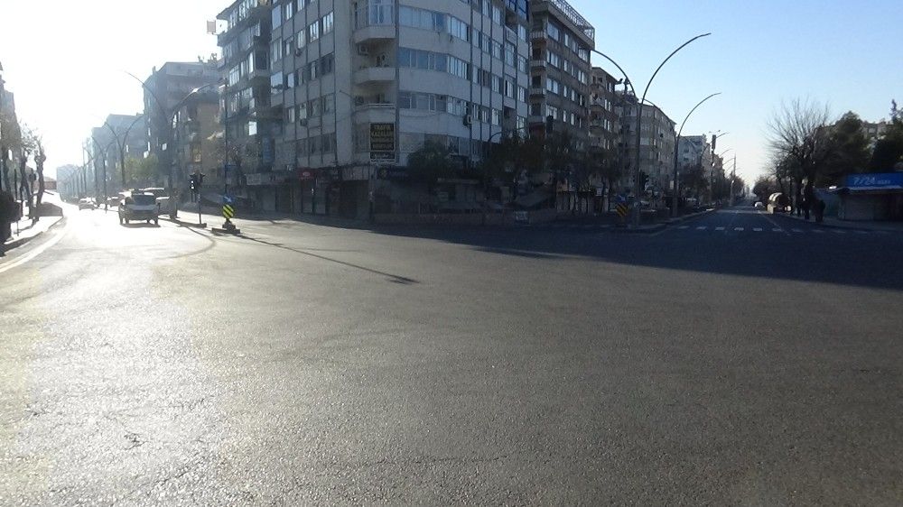 Diyarbakır kısıtlamayla birlikte sessizliğe büründü